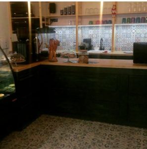 Poslastičarnica-Trattoria-Payazzy-reference-2018-Zidne-pločičice-Fabressa-Aragon-Decoro-Mix-20x20-Podne-pločice-Cicogres-Lotto-45x45