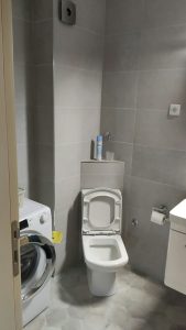 Privatan-stan-Novi-Sad-Referenca-juni-2020-Kupatilo-Zidne-pločice-Qubus-White-31X62-Stargres-Podne-pločice-Hexagon-APE-Španija