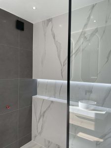 Privatna-kuca-II-Sirig-Decembar-2021-Zidne-plocice-Duomo-Blanco-60x120-Etna-Marengo-60x60-Prismacer-Spanija