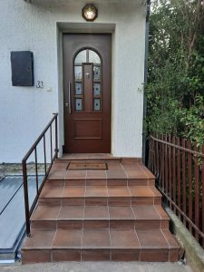 Privatna-kuca-Novi-Sad-Februar-2021.Stepeniste-na-ulazu-Podna-plocica-Klinker-Brancos-Natural-Spanija