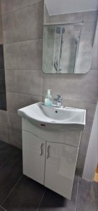 Stan-Novi-Sad-Novembar-2022-Kupatilo-Zidne-plocice-Walk-Soft-31.5x61-Podne-plocice-Walk-Antracita-3100x62-1